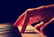 BB体育-NBA总决赛今晨再迎强敌，里昂再遭质疑，主帅态度——媒体盛赞，团队化学反应显著的简单介绍