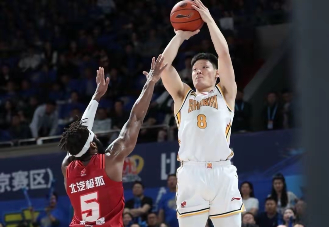 关于夏洛特黄蜂赛后防线松动；志在CBA常规赛名次提升；话题不断；训练强度明显提升的信息